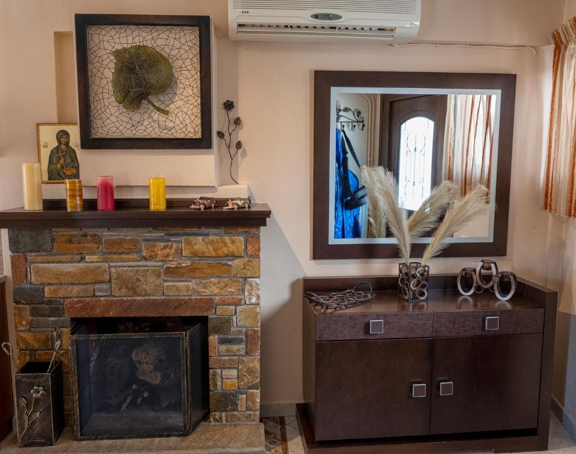 Stamoulis' House Apartment *